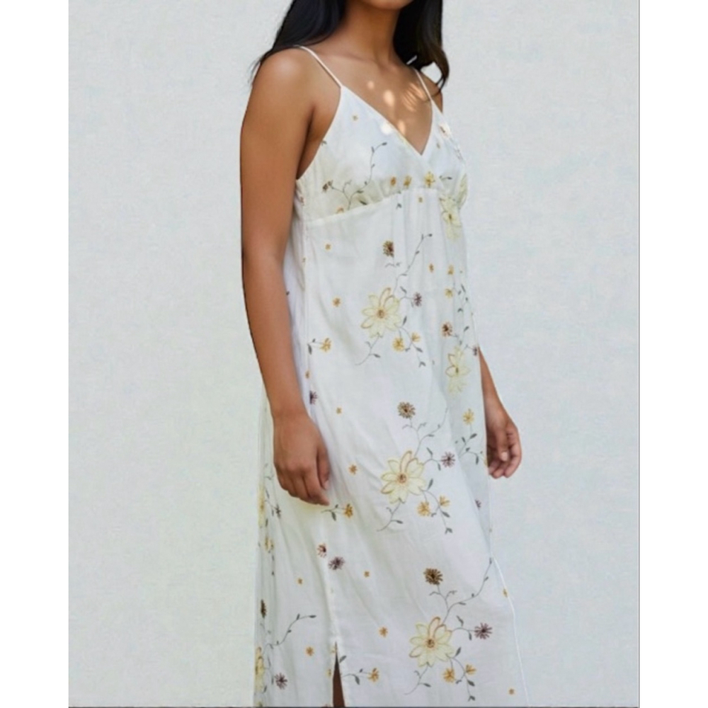 Vintage Embroidered Cottage Core Floral Linen Dainty Maxi or Midi Dress - Picture 2 of 9